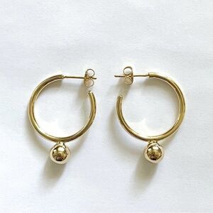 minimalist hoop earrings 🌼